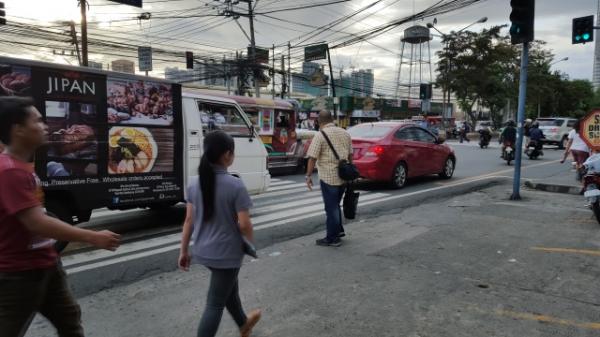 Crossing the road in Manila - An art form!
